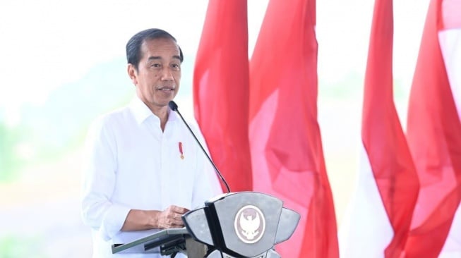 Kelakar Jokowi Usai Beri Bansos Beras pada Bantul: Setelah Juni Ada Lagi Kalau Anggaran Cukup