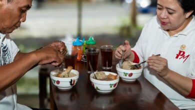 Puan Maharani Pamer Makan Bakso Tiga Mangkok, Publik Malah Salah Fokus: Jangan Bilang-bilang ke Ibu