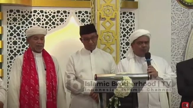 Habib Rizieq Minta Warga Tak Kafirkan Orang Beda Pilihan, Netizen Sindir Anies Baswedan: Sadar, Dulu Hanya Dimanfaatin