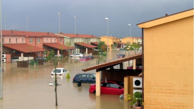 Waspadai, Klaim Asuransi Mobil Banjir Bisa Ditolak