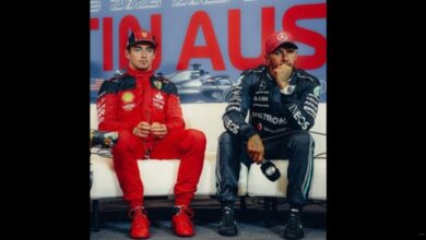Misteri Lewis Hamilton Nongkrong di tempat area Paddock Ferrari