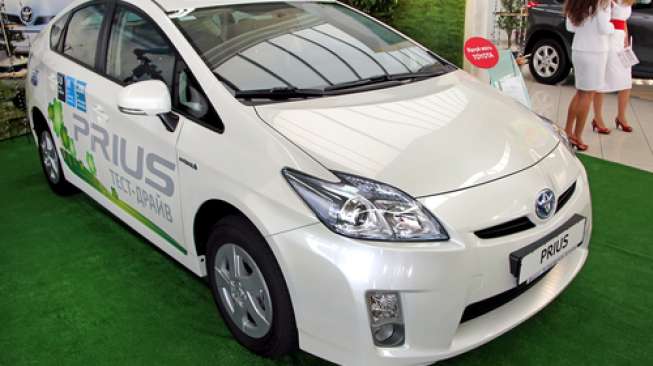 Di Tengah Perlambatan Penjualan Kendaraan Listrik Murni, Toyota Buktikan Mobil Hybrid Stabil
